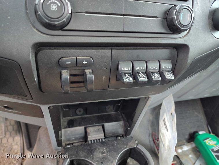 image for item IH9385 2012 Ford F450 Super Duty XL bucket truck