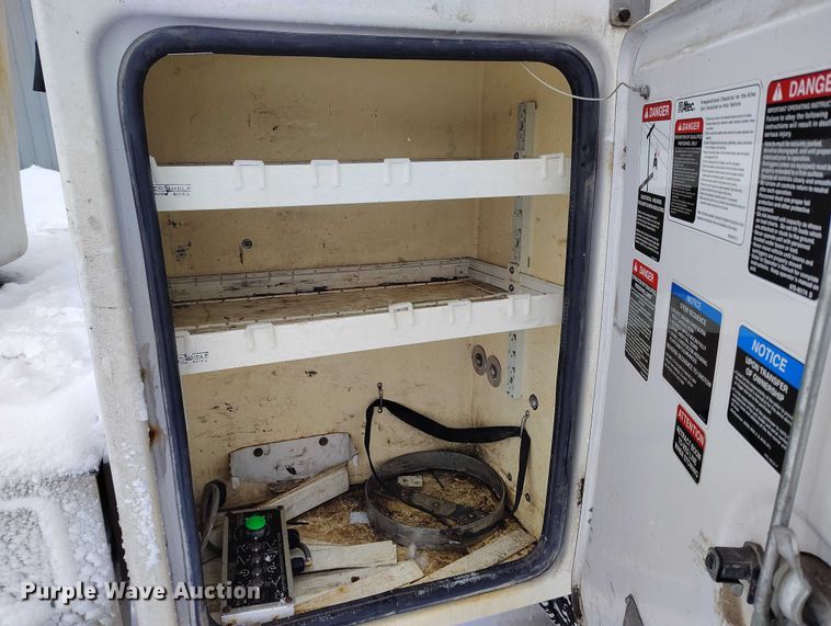 image for item IH9386 2016 Ford F450 Super Duty bucket truck