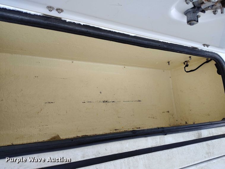 image for item IH9386 2016 Ford F450 Super Duty bucket truck