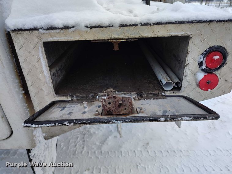 image for item IH9386 2016 Ford F450 Super Duty bucket truck