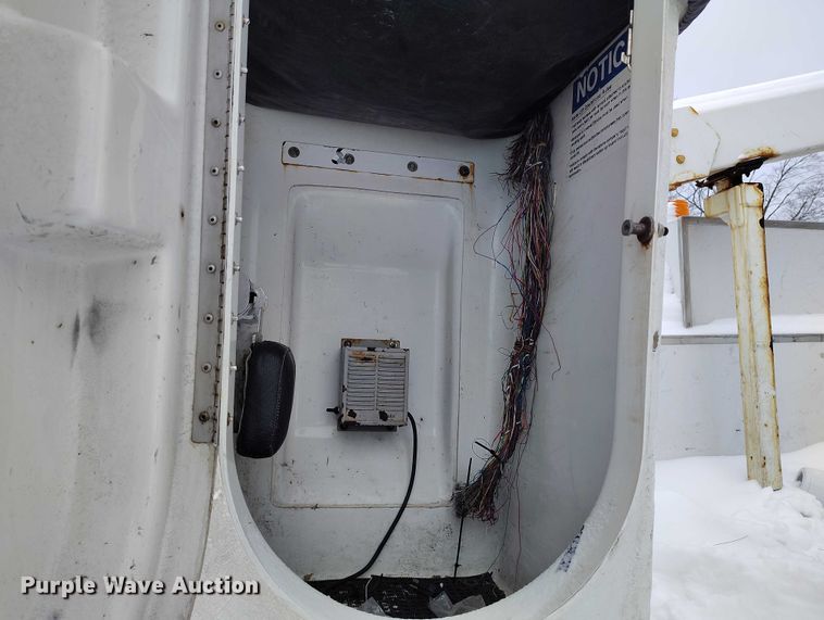 image for item IH9386 2016 Ford F450 Super Duty bucket truck