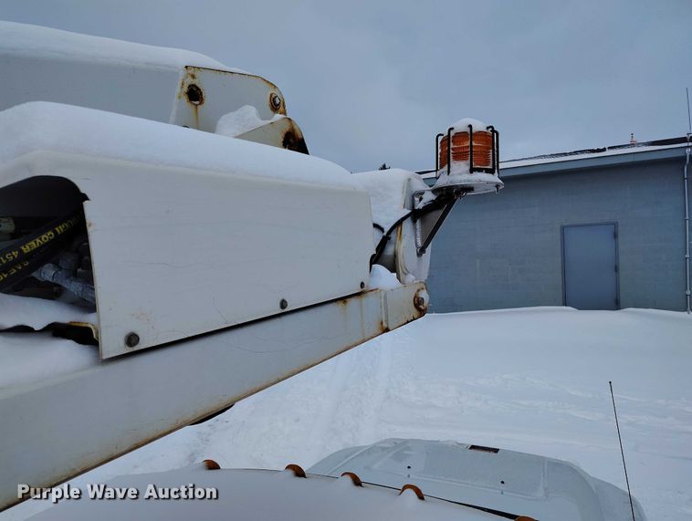 image for item IH9386 2016 Ford F450 Super Duty bucket truck