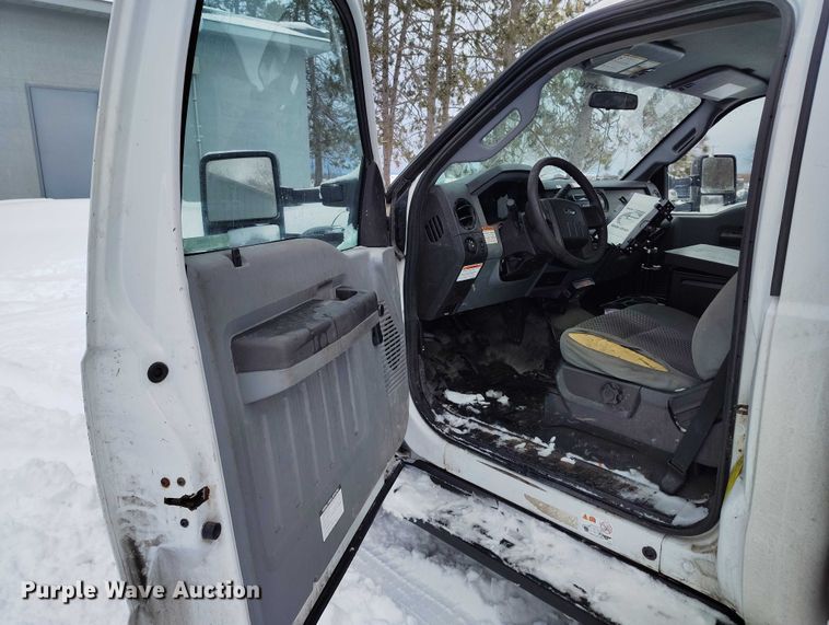 image for item IH9386 2016 Ford F450 Super Duty bucket truck