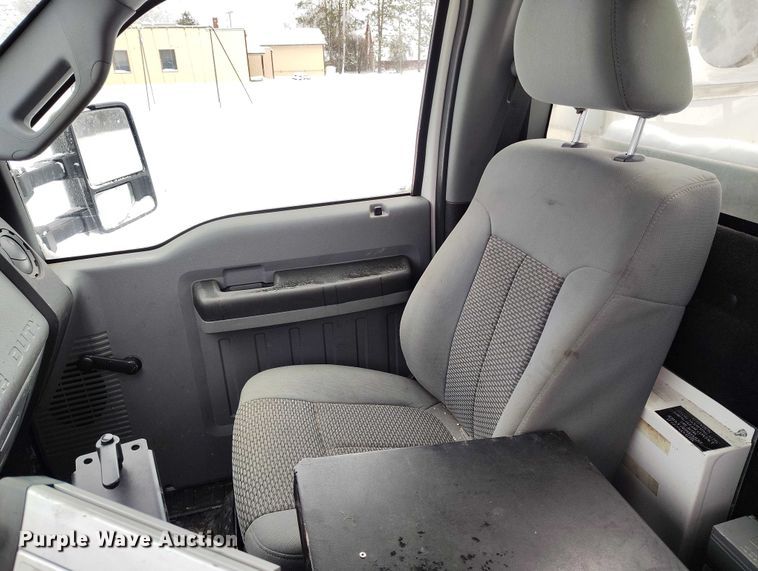 image for item IH9386 2016 Ford F450 Super Duty bucket truck