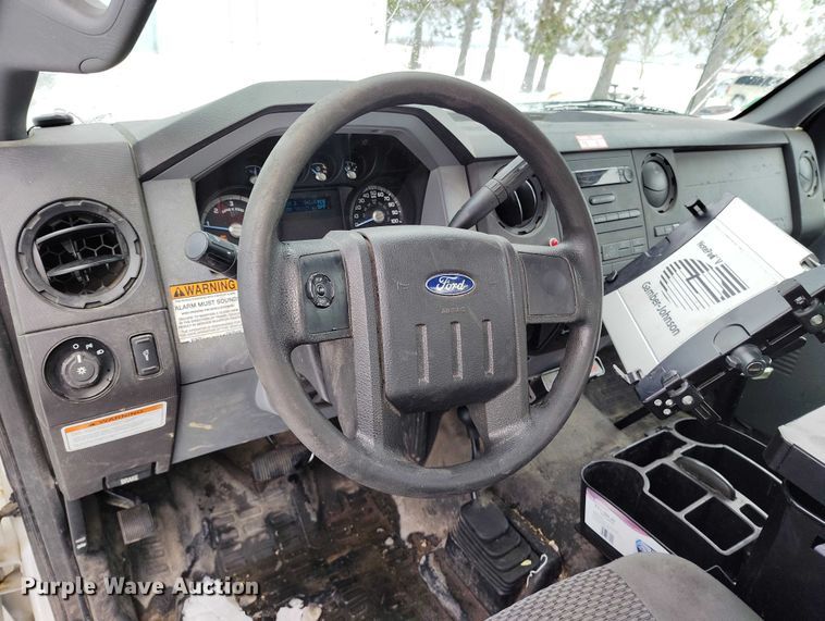 image for item IH9386 2016 Ford F450 Super Duty bucket truck