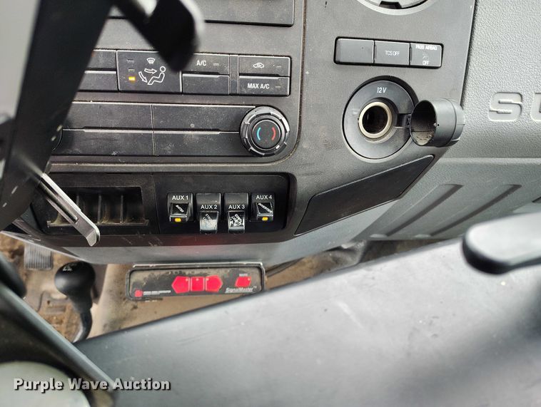 image for item IH9386 2016 Ford F450 Super Duty bucket truck