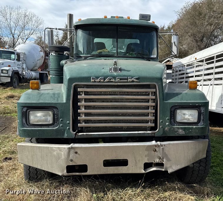 image for item NA9863 1997 Mack RD690S ready mix truck