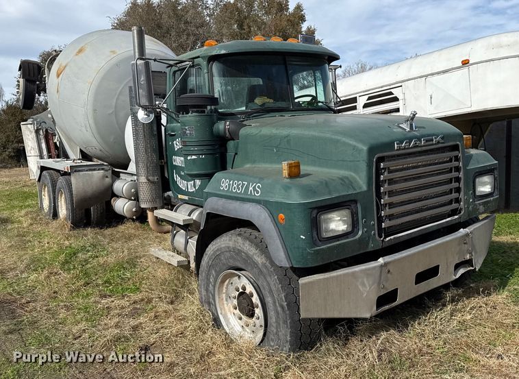 image for item NA9863 1997 Mack RD690S ready mix truck