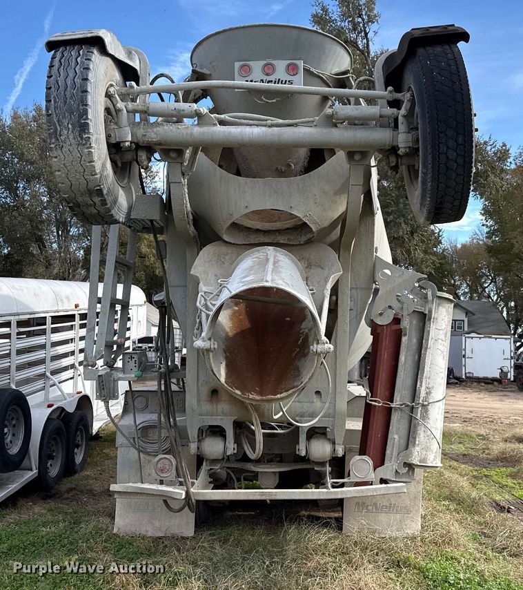 image for item NA9863 1997 Mack RD690S ready mix truck