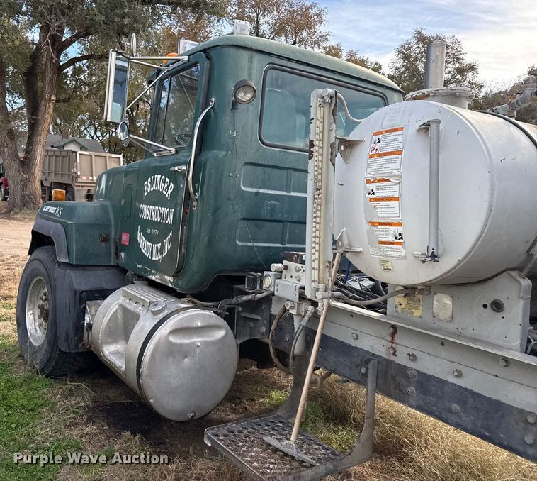 image for item NA9863 1997 Mack RD690S ready mix truck