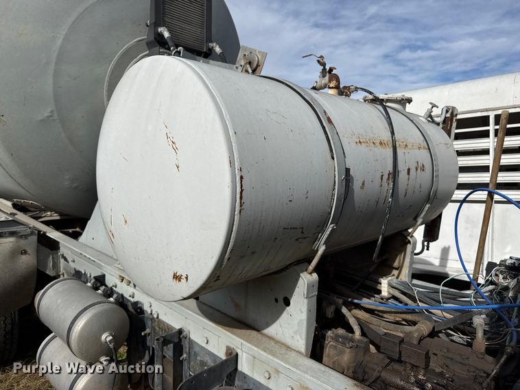 image for item NA9863 1997 Mack RD690S ready mix truck