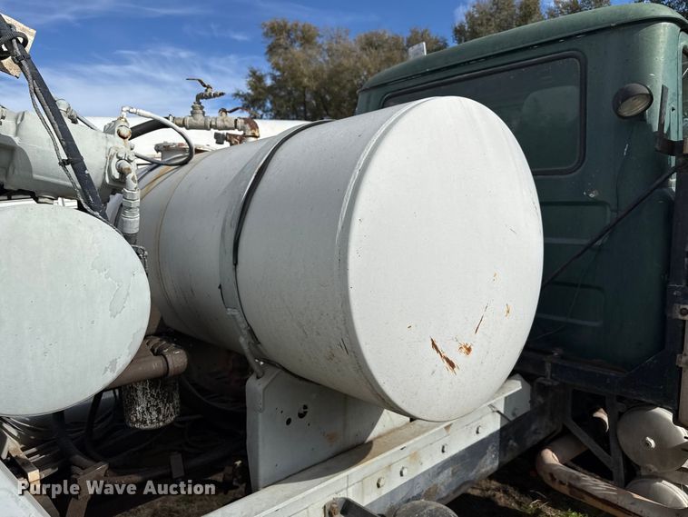 image for item NA9863 1997 Mack RD690S ready mix truck