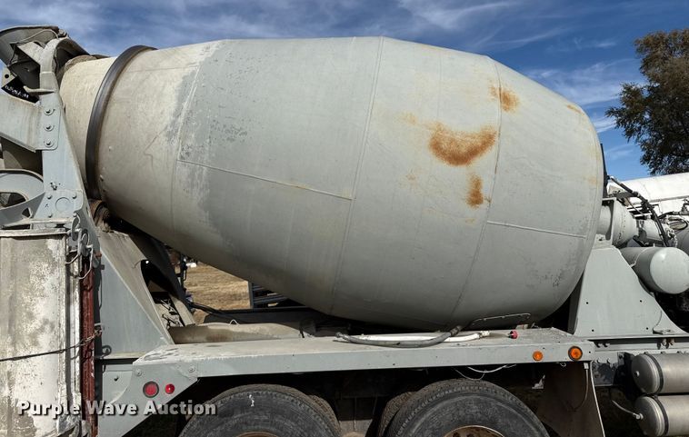 image for item NA9863 1997 Mack RD690S ready mix truck