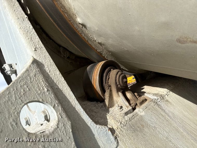 image for item NA9863 1997 Mack RD690S ready mix truck