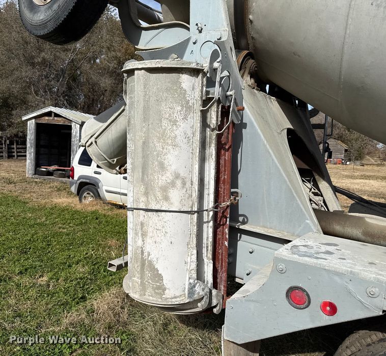 image for item NA9863 1997 Mack RD690S ready mix truck