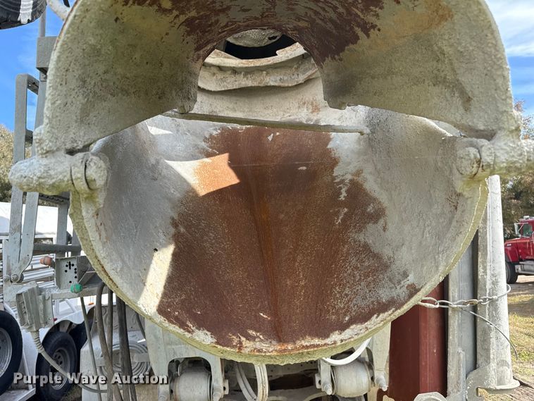 image for item NA9863 1997 Mack RD690S ready mix truck