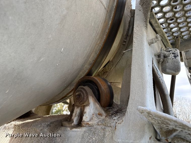 image for item NA9863 1997 Mack RD690S ready mix truck