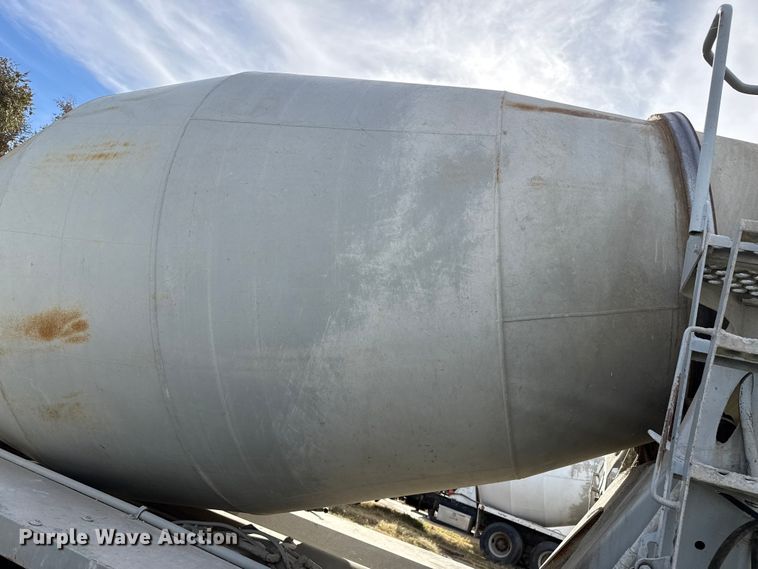 image for item NA9863 1997 Mack RD690S ready mix truck