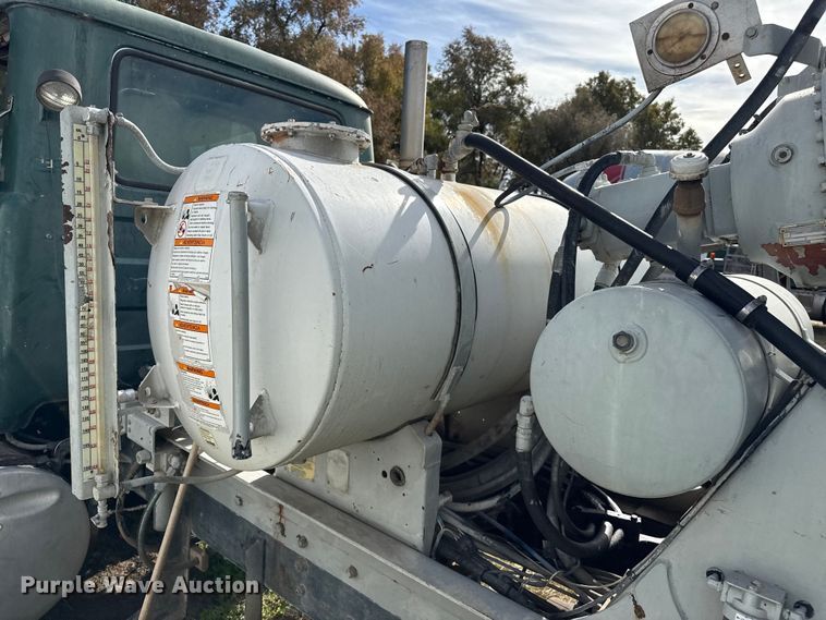 image for item NA9863 1997 Mack RD690S ready mix truck