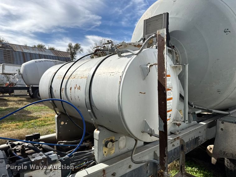 image for item NA9863 1997 Mack RD690S ready mix truck