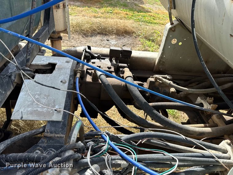 image for item NA9863 1997 Mack RD690S ready mix truck