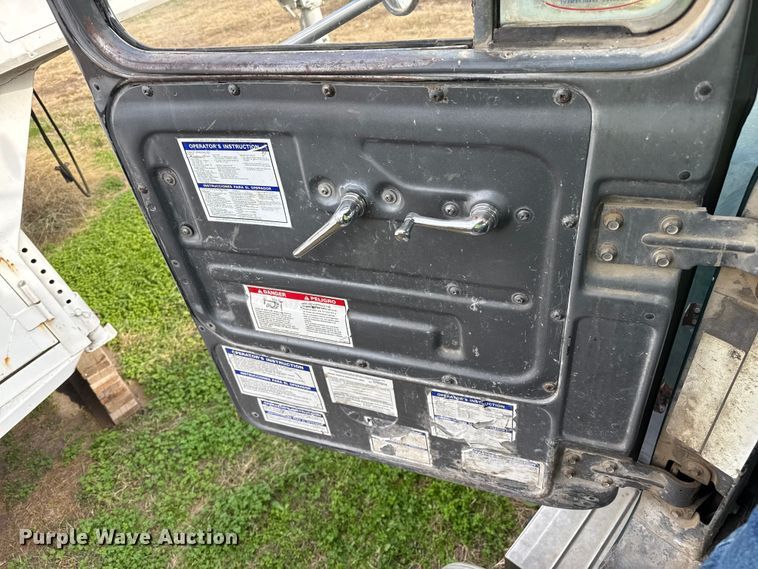 image for item NA9863 1997 Mack RD690S ready mix truck