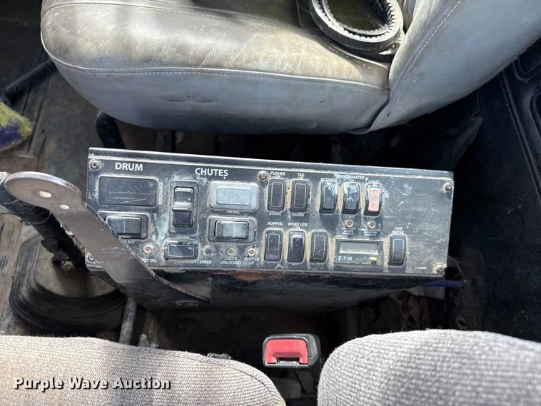 image for item NA9863 1997 Mack RD690S ready mix truck