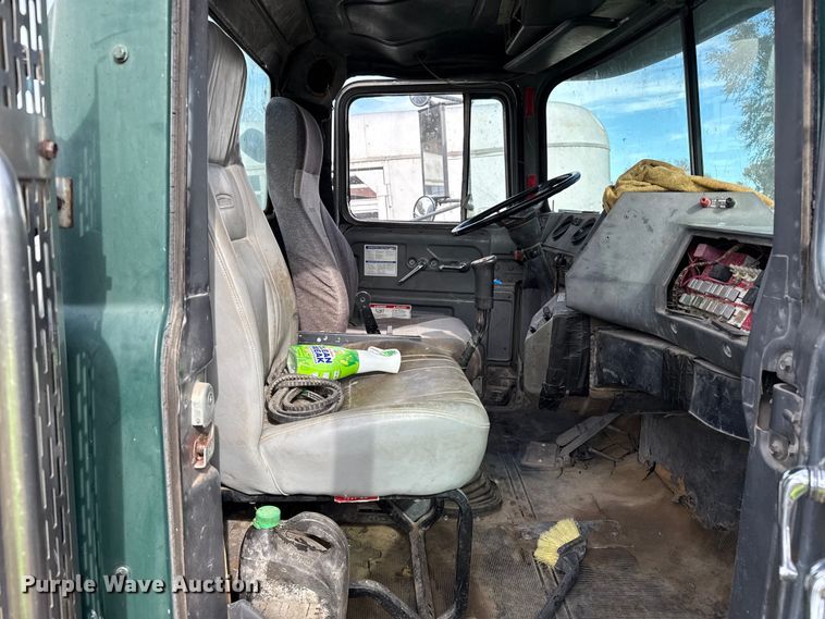 image for item NA9863 1997 Mack RD690S ready mix truck