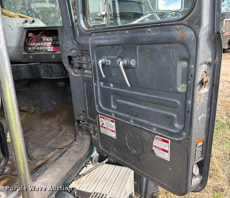 image for item NA9863 1997 Mack RD690S ready mix truck