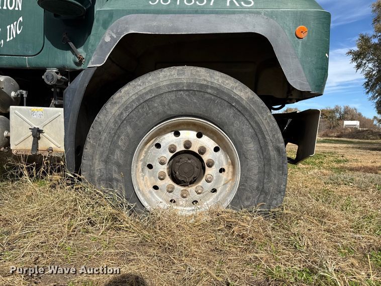 image for item NA9863 1997 Mack RD690S ready mix truck