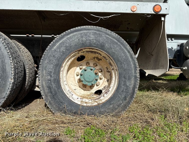image for item NA9863 1997 Mack RD690S ready mix truck