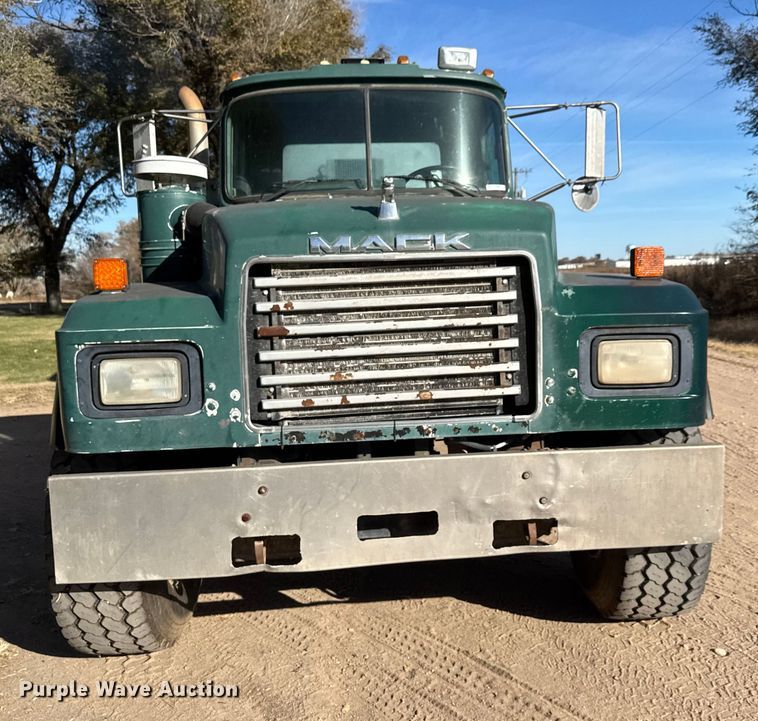 image for item NA9866 1999 Mack RD690S ready mix truck