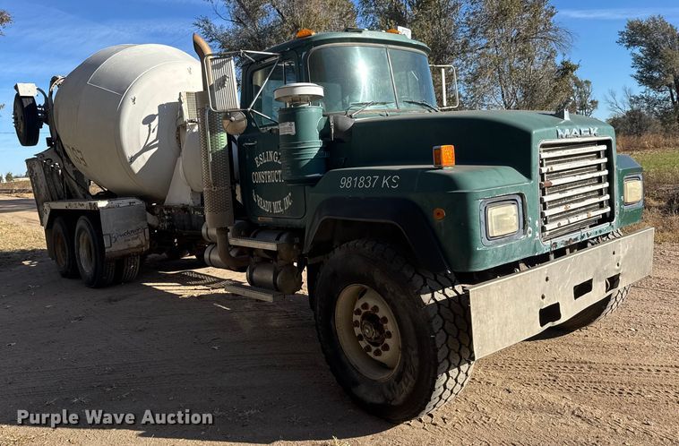 image for item NA9866 1999 Mack RD690S ready mix truck