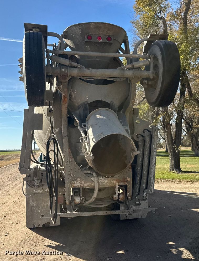 image for item NA9866 1999 Mack RD690S ready mix truck