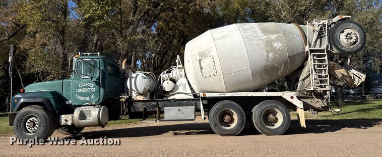 image for item NA9866 1999 Mack RD690S ready mix truck