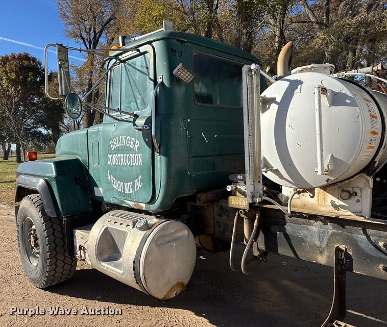 image for item NA9866 1999 Mack RD690S ready mix truck