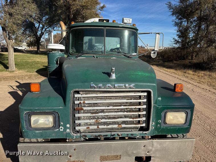 image for item NA9866 1999 Mack RD690S ready mix truck