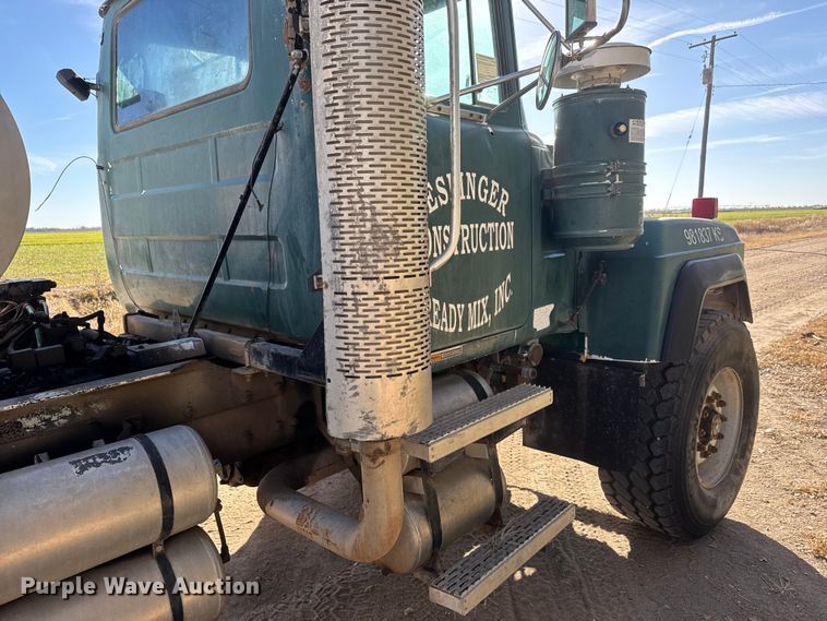 image for item NA9866 1999 Mack RD690S ready mix truck