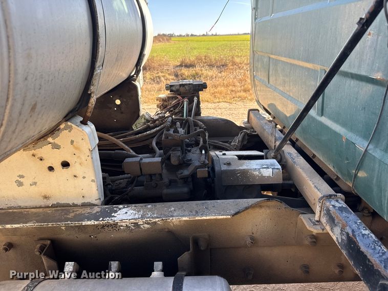 image for item NA9866 1999 Mack RD690S ready mix truck