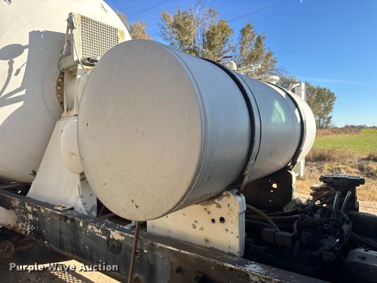 image for item NA9866 1999 Mack RD690S ready mix truck