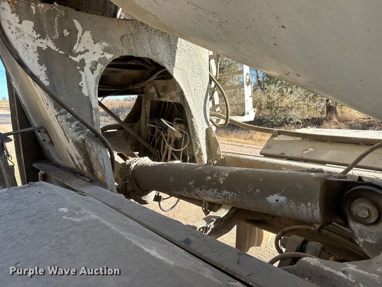 image for item NA9866 1999 Mack RD690S ready mix truck