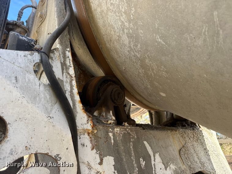 image for item NA9866 1999 Mack RD690S ready mix truck