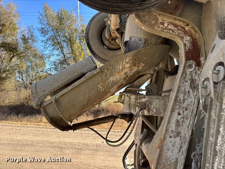 image for item NA9866 1999 Mack RD690S ready mix truck