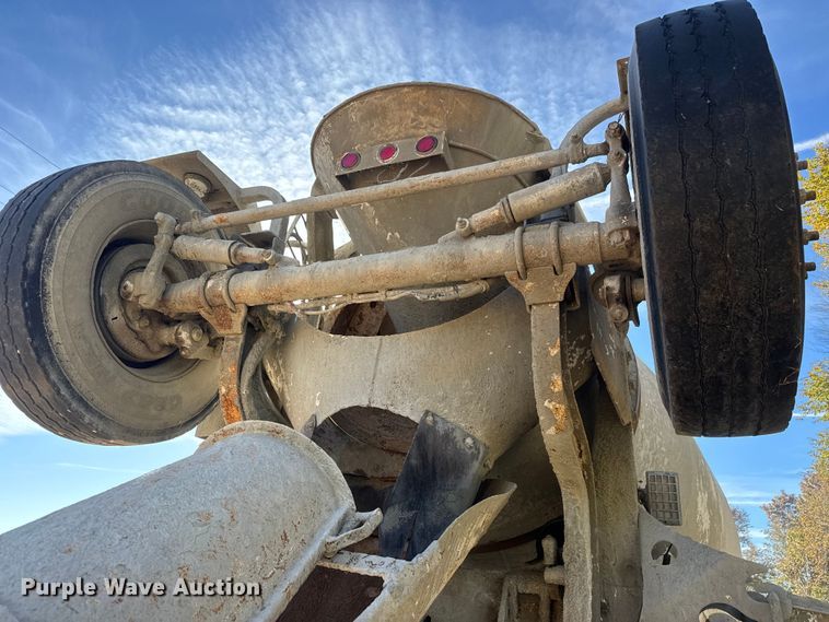 image for item NA9866 1999 Mack RD690S ready mix truck