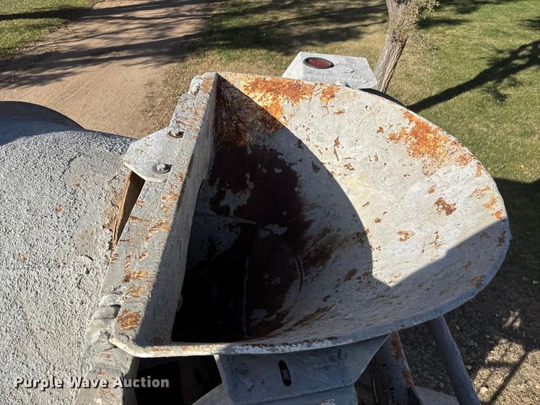 image for item NA9866 1999 Mack RD690S ready mix truck