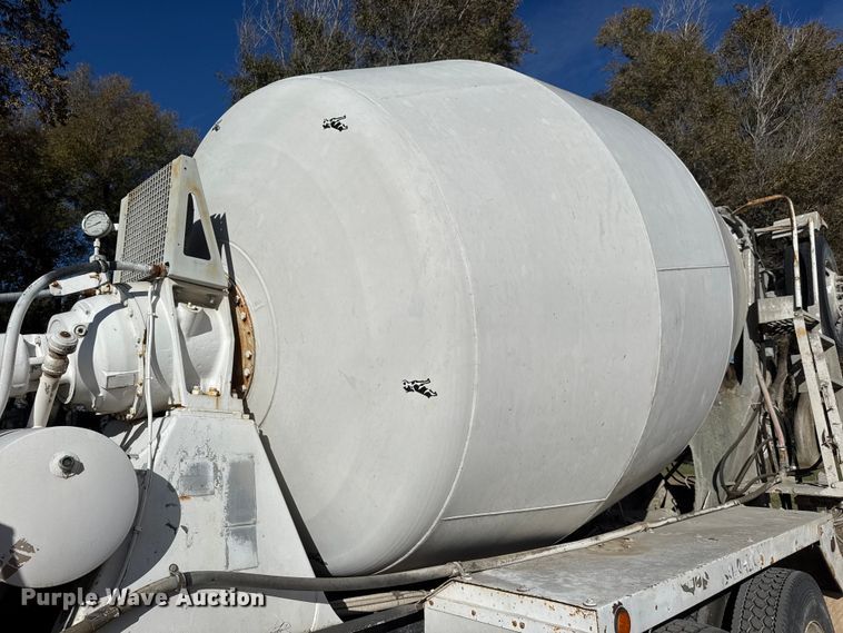 image for item NA9866 1999 Mack RD690S ready mix truck