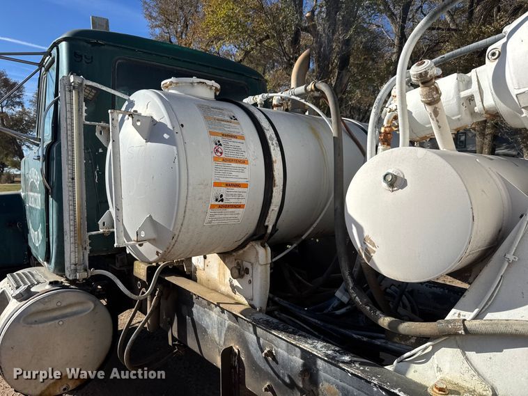 image for item NA9866 1999 Mack RD690S ready mix truck