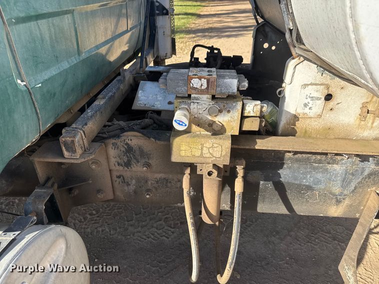 image for item NA9866 1999 Mack RD690S ready mix truck