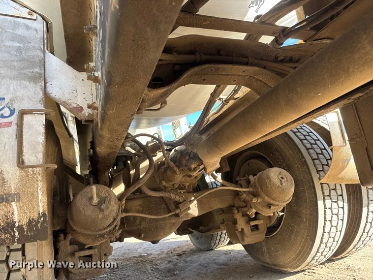 image for item NA9866 1999 Mack RD690S ready mix truck