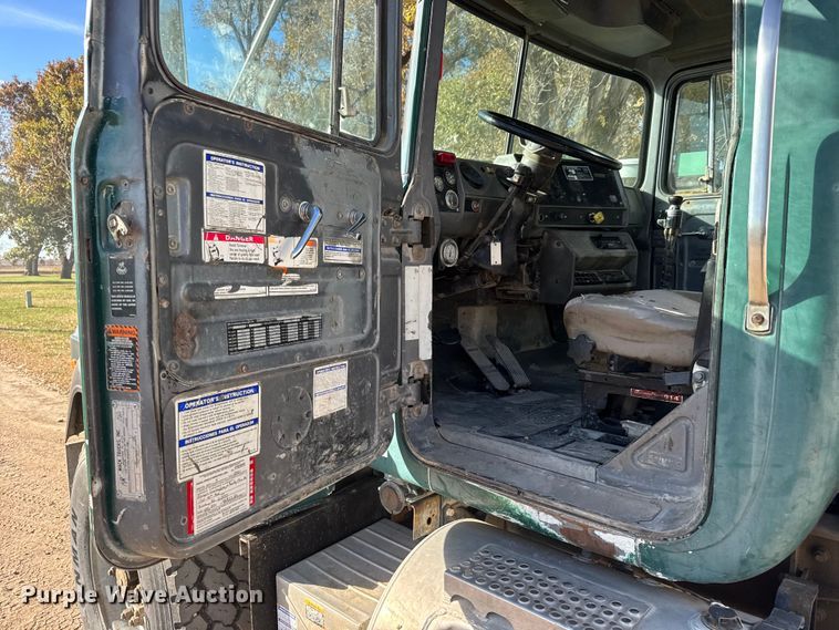 image for item NA9866 1999 Mack RD690S ready mix truck